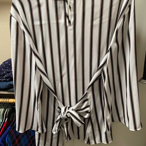 Worthington Black and White Stripe Top 3/4 sleeve Ties in the back Size XXL NWT - Picture 4 of 9